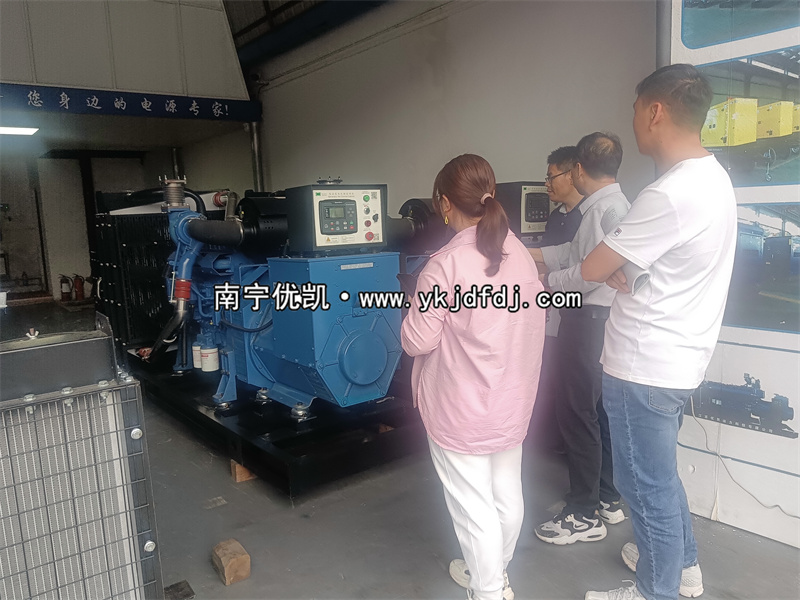 2024年3月18日,越南客戶到南寧店鋪學習柴油發電機組使用及相關知識